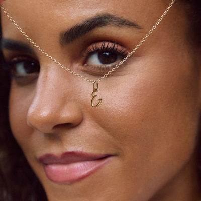 Ogrlica s inicijalom u obliku srca od zlata