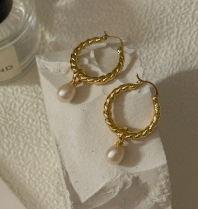 Naušnice u spirali s biserom Layla