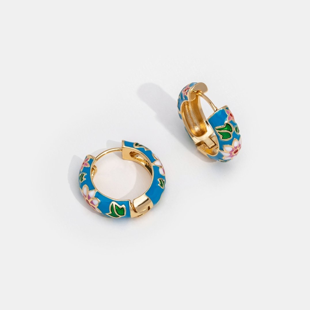 Zlatni naušnice s cvijetom