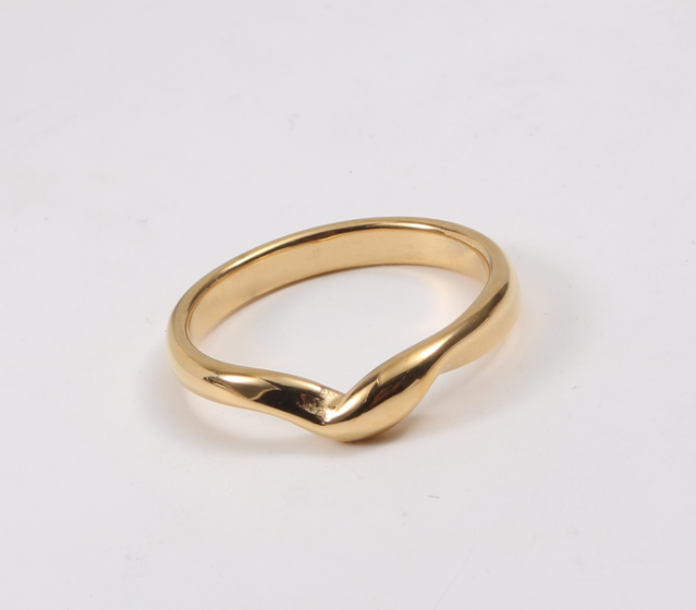 Mali valoviti prsten