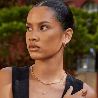 Mali zlatni zakrivljeni krugovi